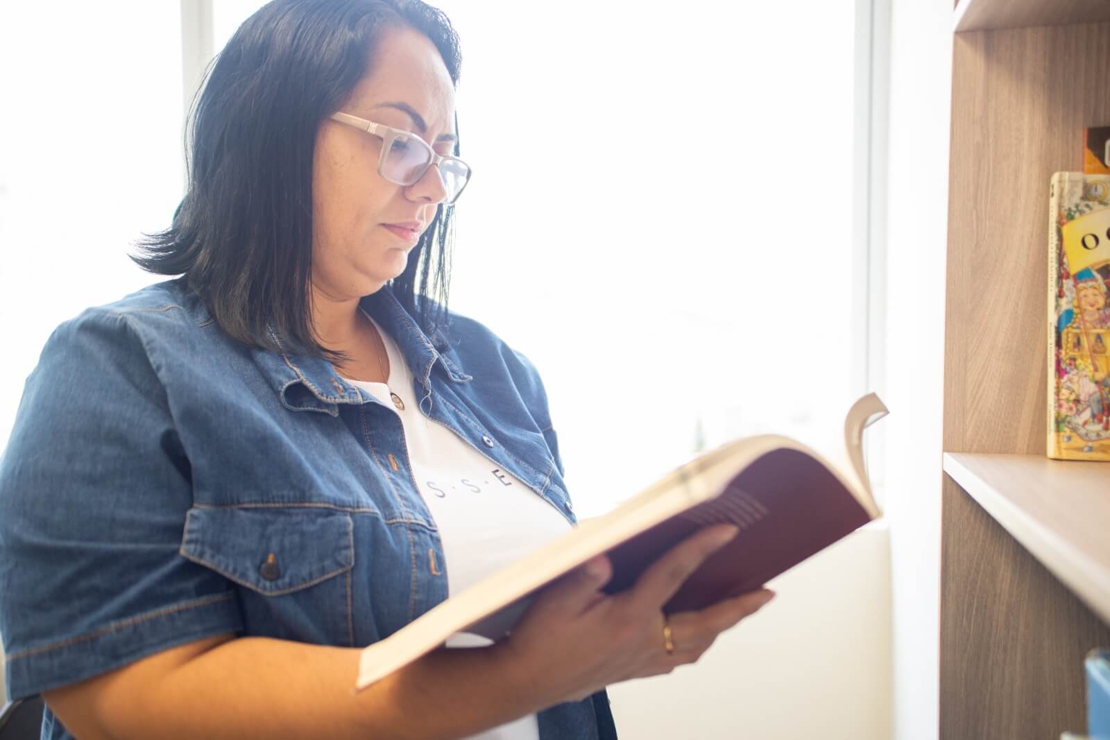 psicóloga iniciando avaliação psicológica